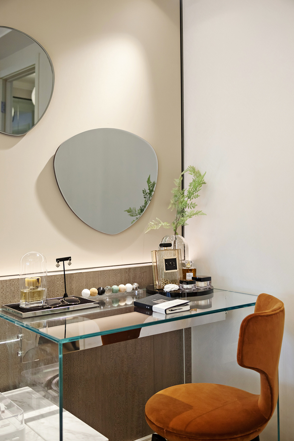 轻奢风格室内家装案例效果图-梳妆台 轻奢风格室内家装案例效果图-梳妆台